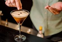 Van espresso martini tot Irish Coffee: dit doet de combinatie van koffie en alcohol met je lichaam