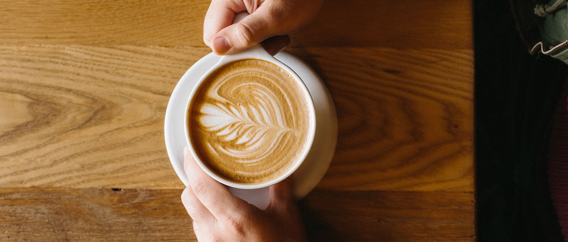 Hoe koffie je kan beschermen tegen de schadelijke effecten van alcohol